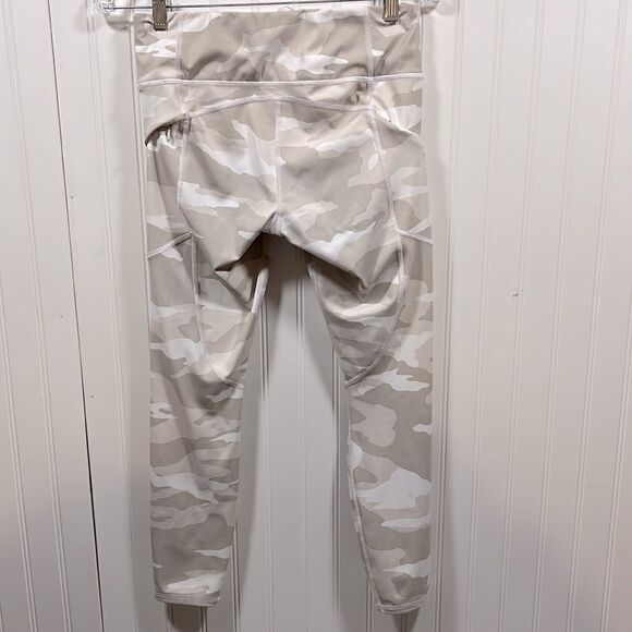 Athleta camo contender 7/8 tight legging - Picture 5 of 11